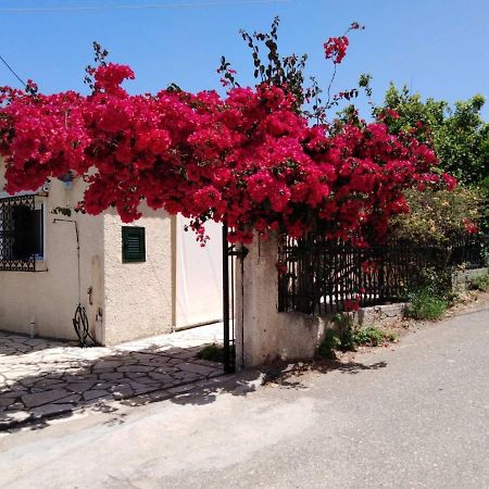 Villa Comfy House With Private Garden & View, Near Kyparissia Castle Exterior foto