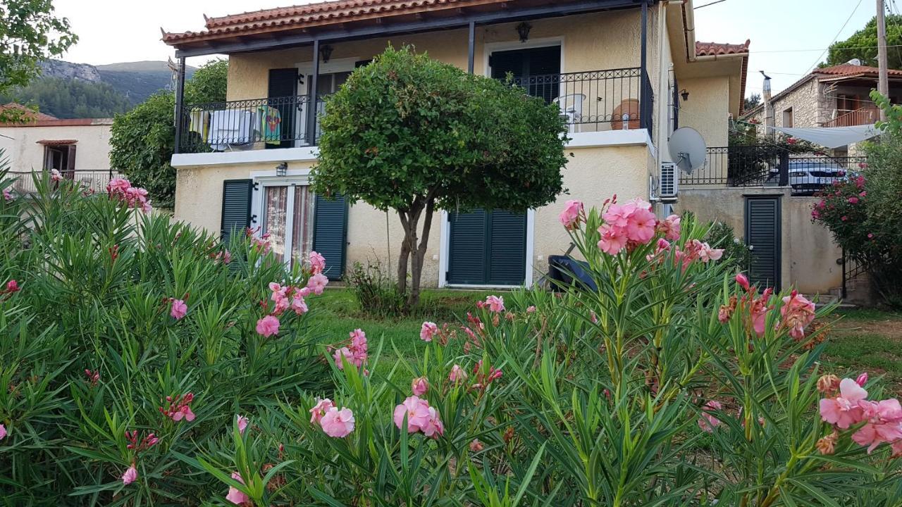 Villa Comfy House With Private Garden & View, Near Kyparissia Castle Exterior foto