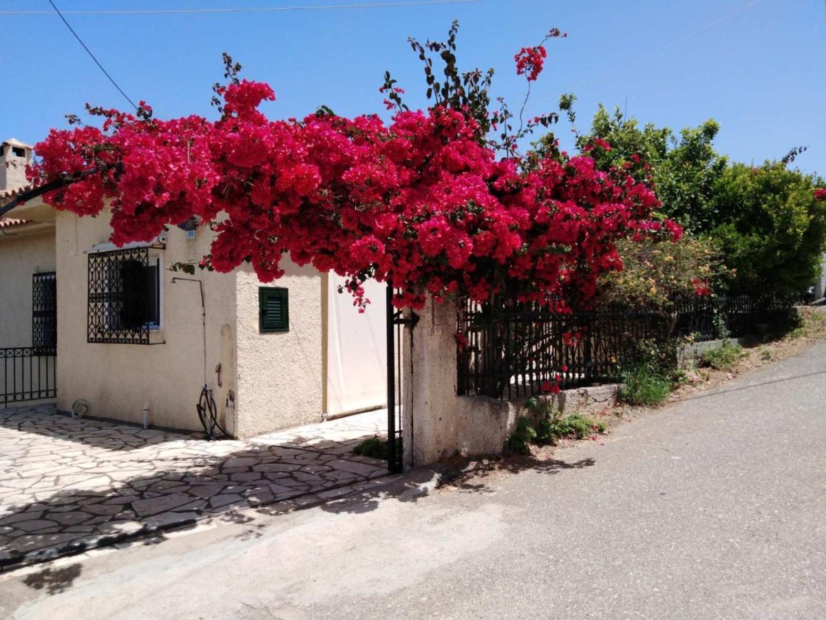 Villa Comfy House With Private Garden & View, Near Kyparissia Castle Exterior foto